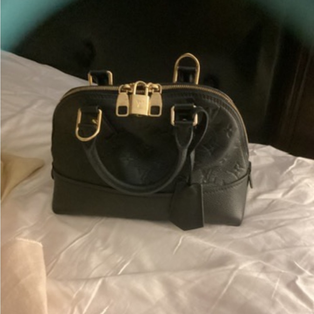 Authentic Louis Vuitton Neo Alma Black Satchel GHW
